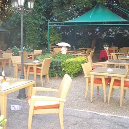 Restaurant Oasis מלון