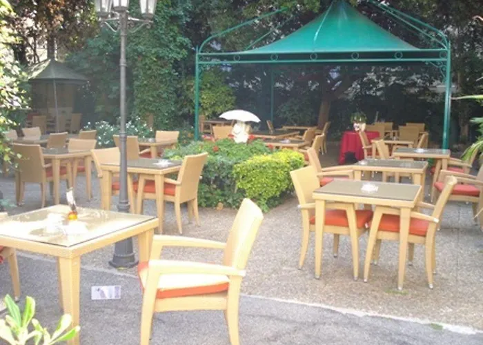 Restaurant Oasis מלון