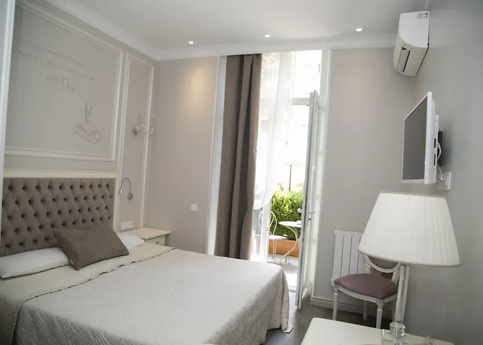 מלון Restaurant Oasis 3*